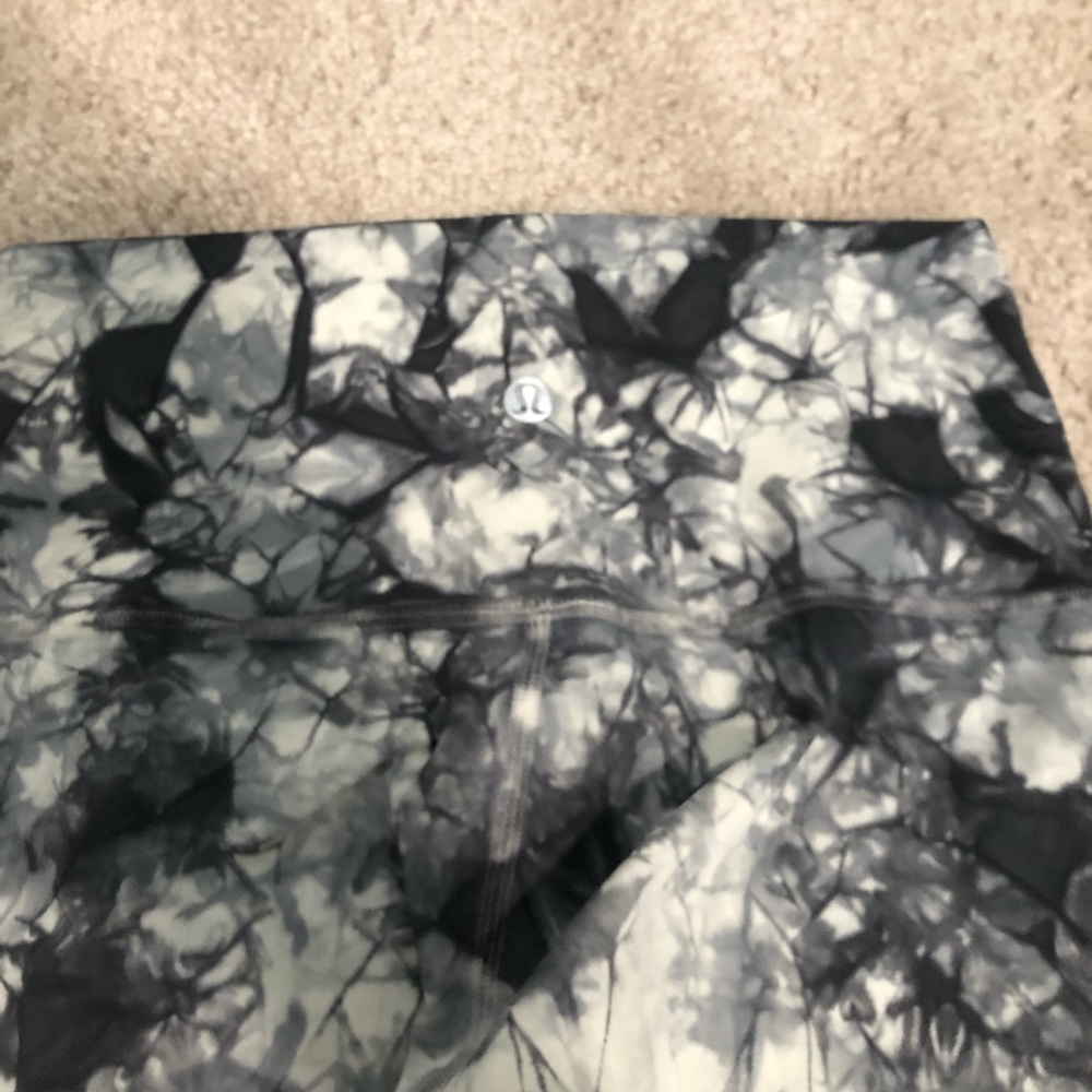 Lululemon Wunder Under 7/8 Black White Shibori Sz4 - Picture 3 of 6